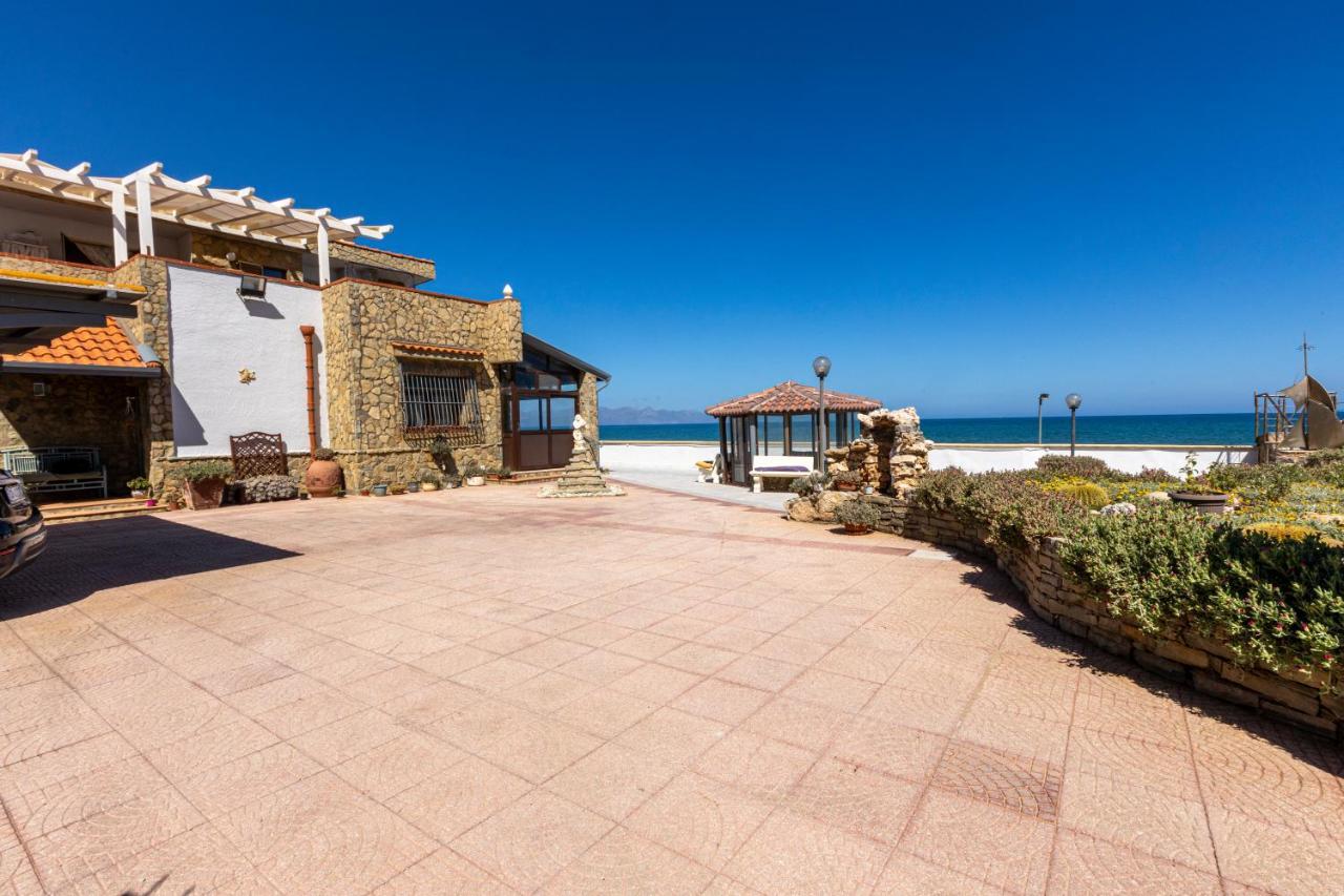 Casa Vacanza Barbera - In Riva Al Mare Villa Trappeto  Exteriör bild