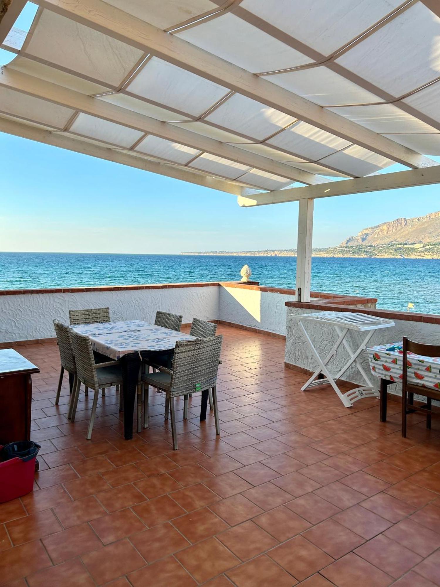 Casa Vacanza Barbera - In Riva Al Mare Villa Trappeto  Exteriör bild